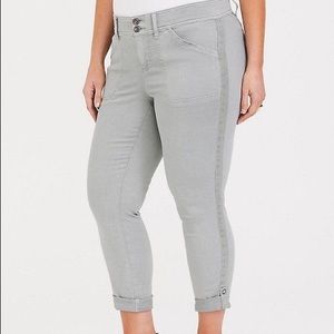 Dusty green cropped pant